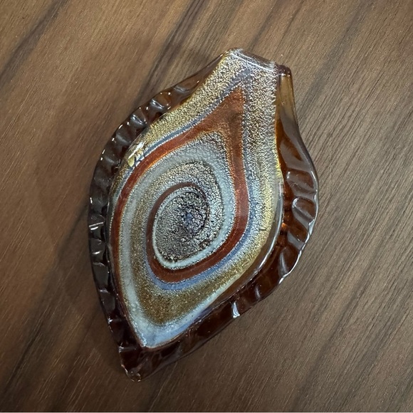 GLASS LEAF NECKLACE PENDANT BROWN WITH GOLD AND SILVER SWIRL DESIGN - Picture 4 of 5